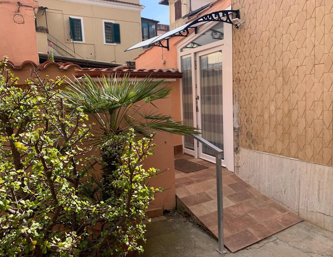 Comforthouse Ladispoli Bagian luar foto
